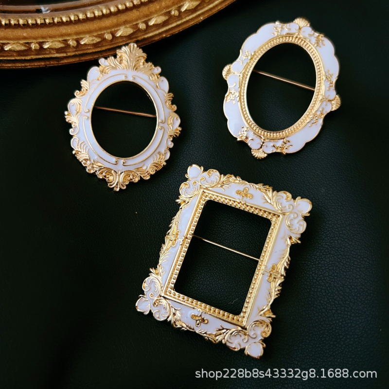 Picture of Palace Photo Frame Brooch Pin Embossed Exquisite French Small Simple Pattern Vintage Artistic Baroque David Female