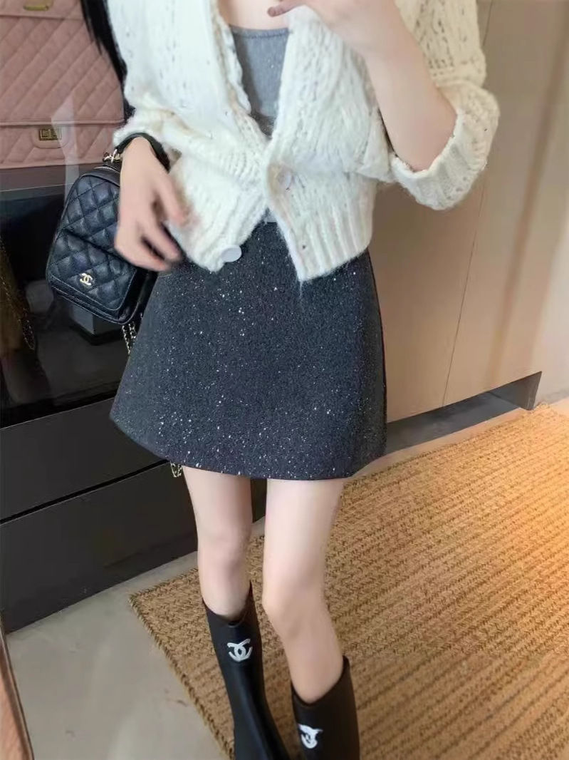 Small Black Character Wool New Autumn and Winter Hip Covering Small Chanel Style Skirt Women's Sweater Hip Skirt