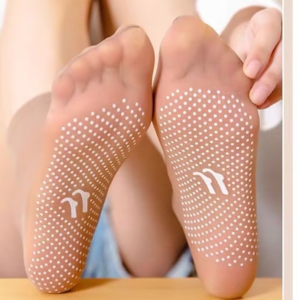 Dispensing massage sole non-slip steel stockings spring and summer breathable thin women's stockings silicone casual mid-calf length socks
