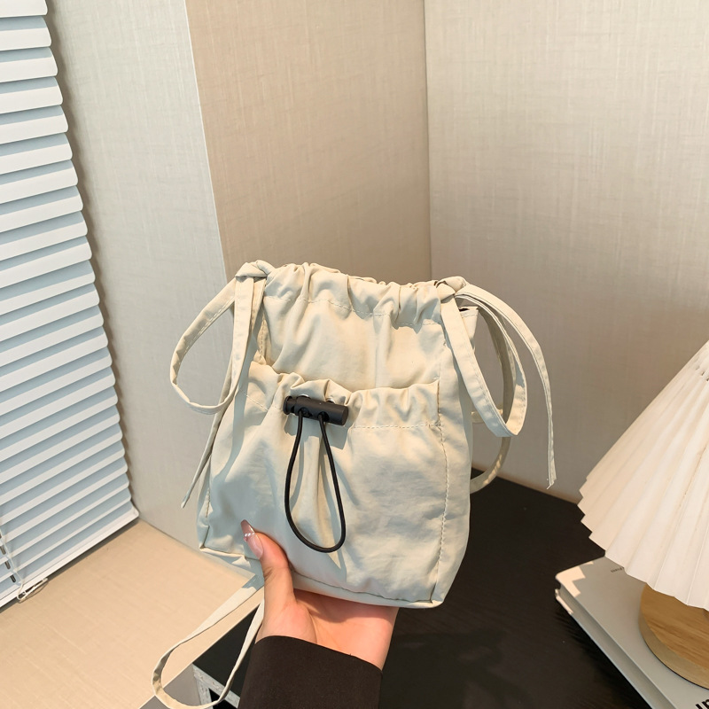 Shoulder Bag 2024 Summer New Casual Ins Fashionable Casual Bag Beautiful Large Capacity Outgoing Bucket Bag