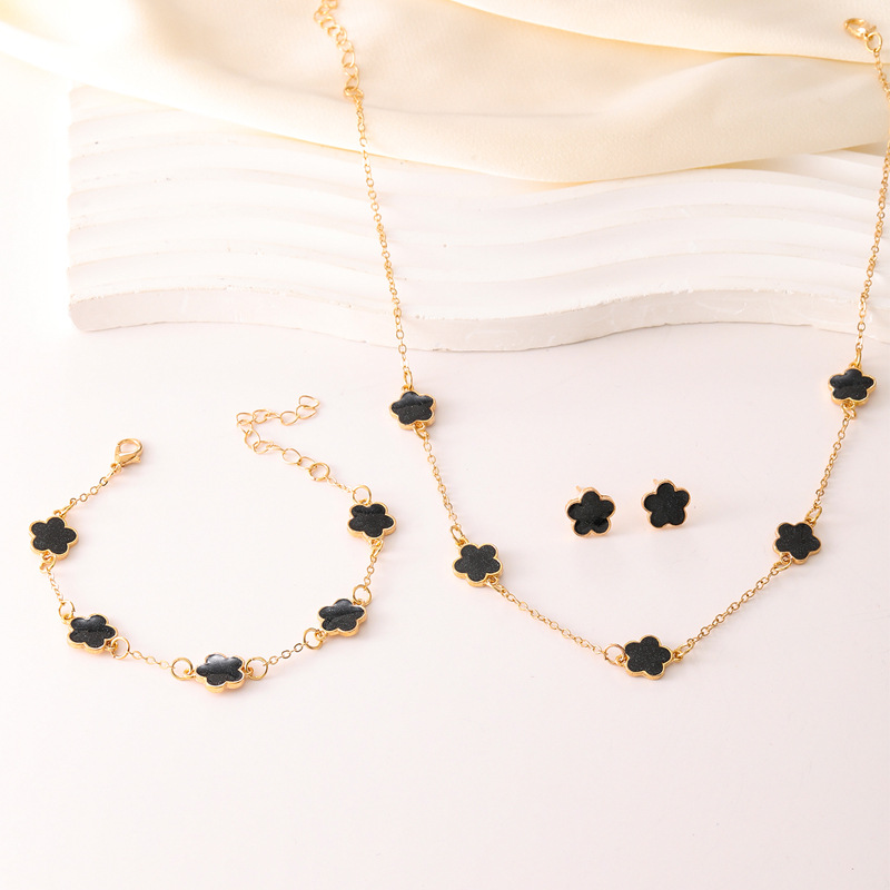 Cross-Border Hot-Selling Lucky Flower Jewelry Set for Women Xiyin Temu New Five-Leaf Clover Necklace Bracelet Earrings 3-Piece Set