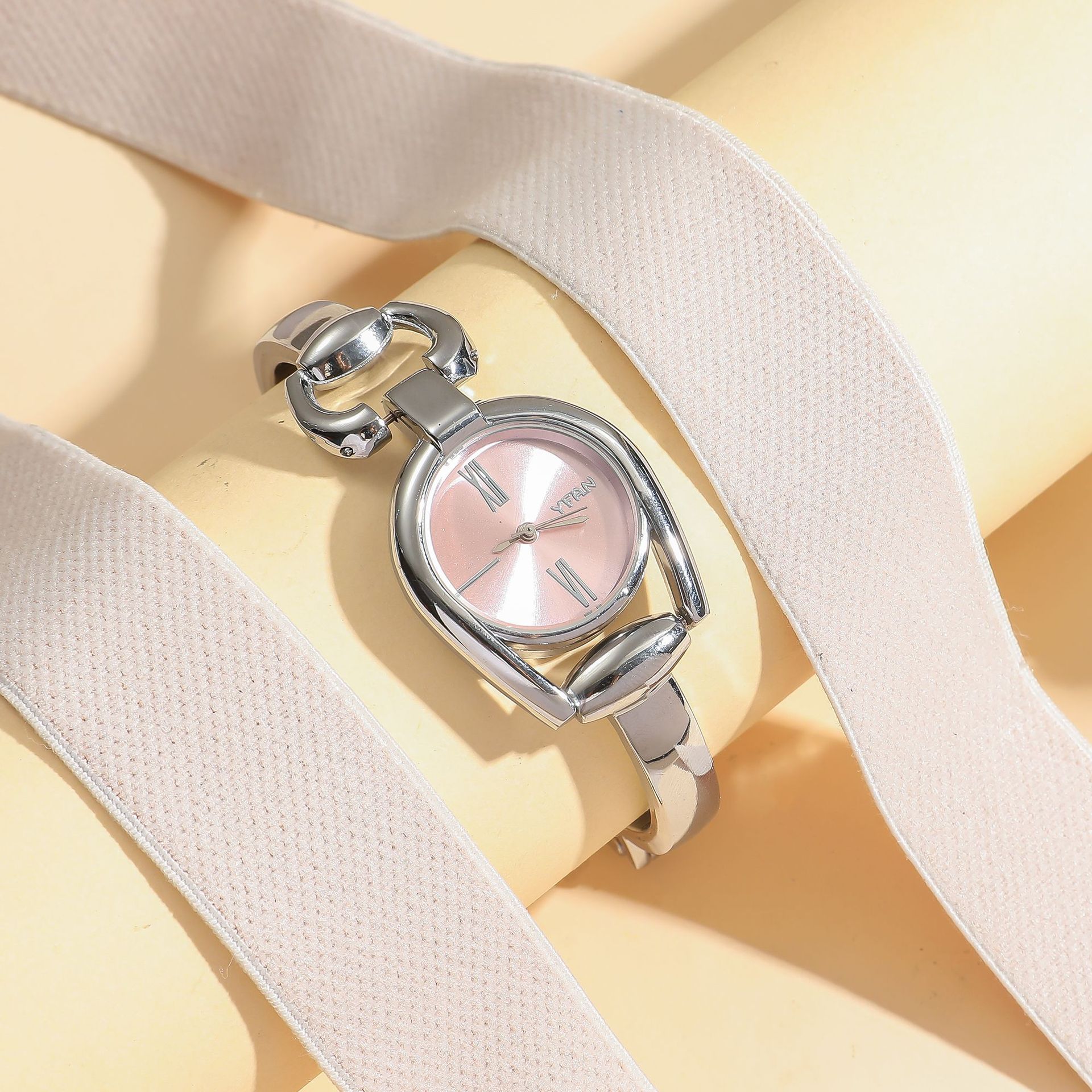 Women's Retro Button Watch All-match Roman Scale Aurora Hollow Thin Steel Band Quartz Watch