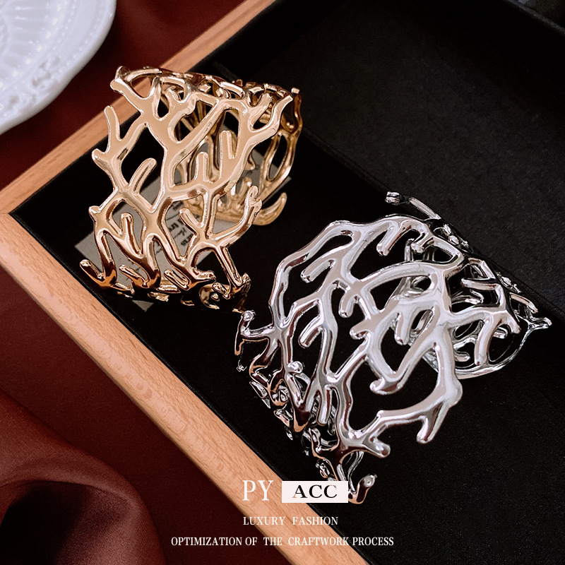 Cross-border hollow wide-open bracelet European and American ins fashion cold wind bracelet simple high-end jewelry wholesale