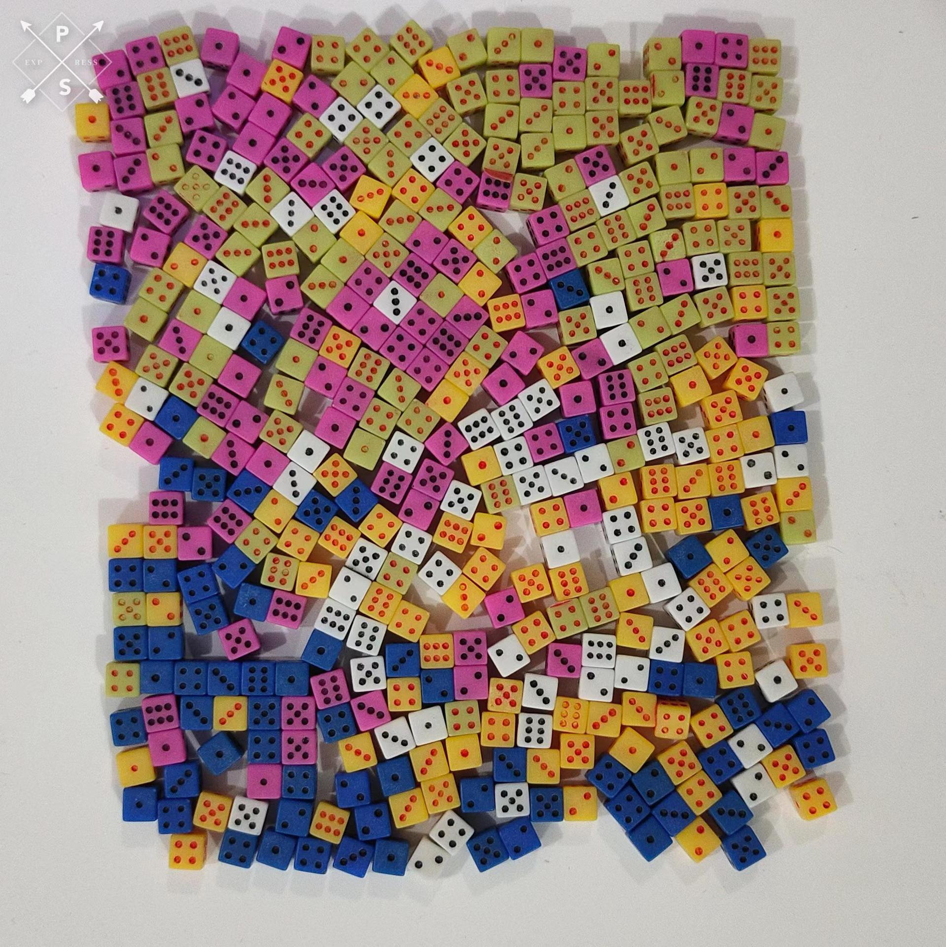 Picture of 5mm5 color dice color sieve throw