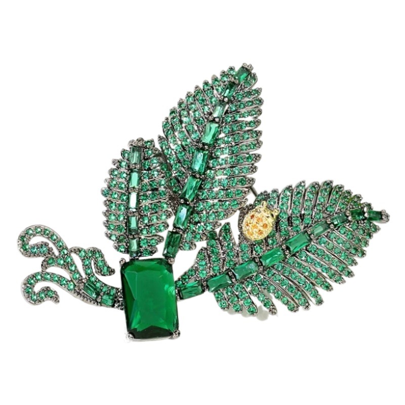 European and American designer green leaves unique brooch three-dimensional simple all-match pin for men and women