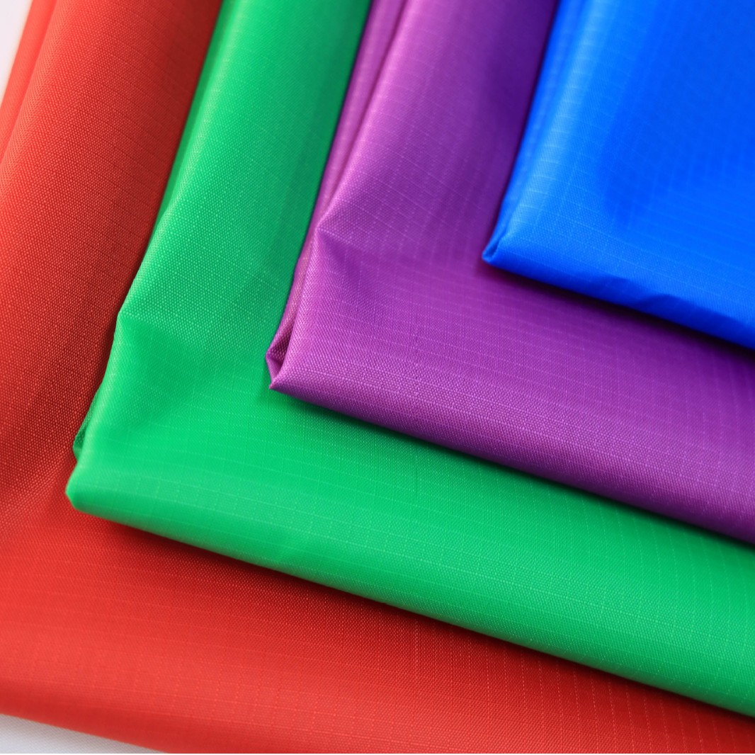 210D Three-Compartment Water-Repellent Plaid Fabric in Stock Polyester High-Quality Multi-Color Environmentally Friendly Luggage Oxford Cloth Waterproof Fabric