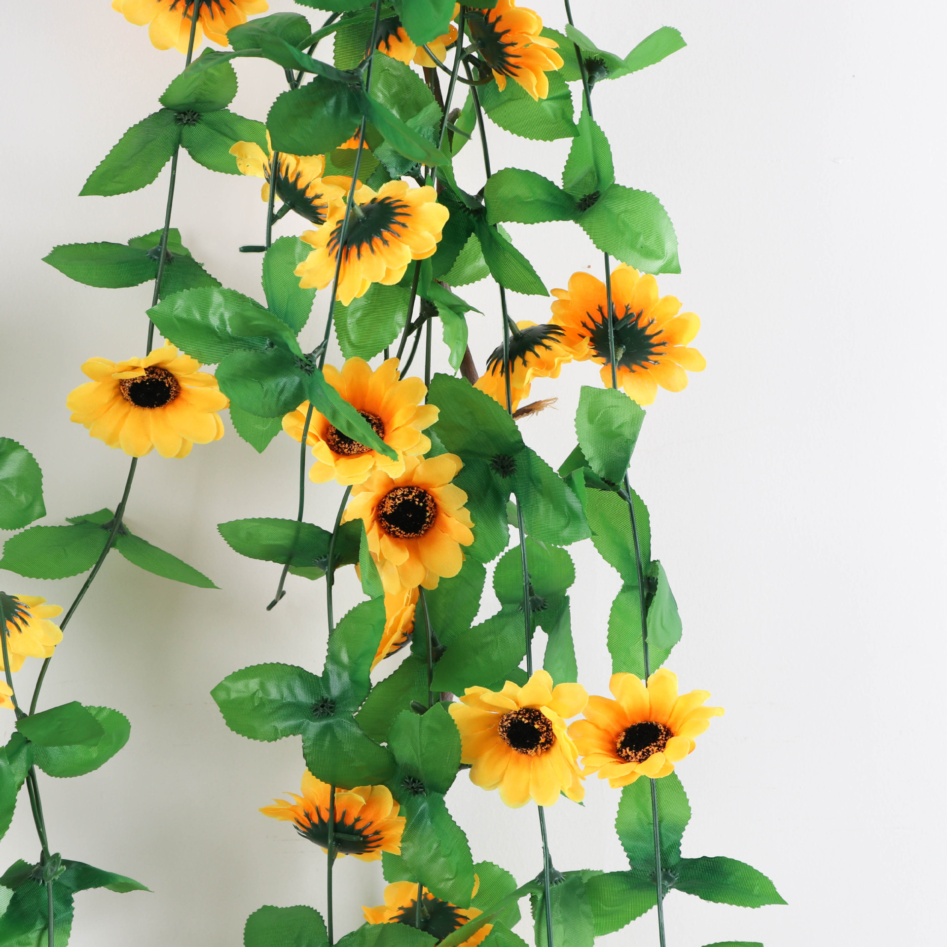 Picture of Amazon cross-border silk flower imitation Flower Vine wholesale artificial flower home decoration sunflower imitation flower wholesale