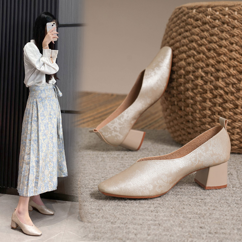 2023 New French Style Low Heel Square Toe Shallow Mouth Single Shoes Women's Soft Bottom Flat Shoes Design Sense Niche Spring and Autumn Fashion