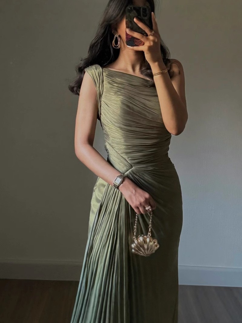 2024 autumn and winter cross-border Europe, America and the Middle East foreign trade women's clothing independent station Amazon pleated streamer sparkling evening dress