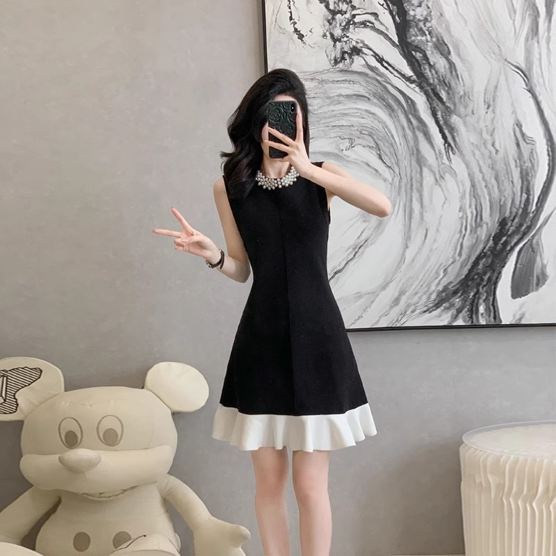 High-Quality In-Stock 2025 Summer New Sleeveless Round-Neck Pearl Knit Versatile Slim-Fit Short Dress