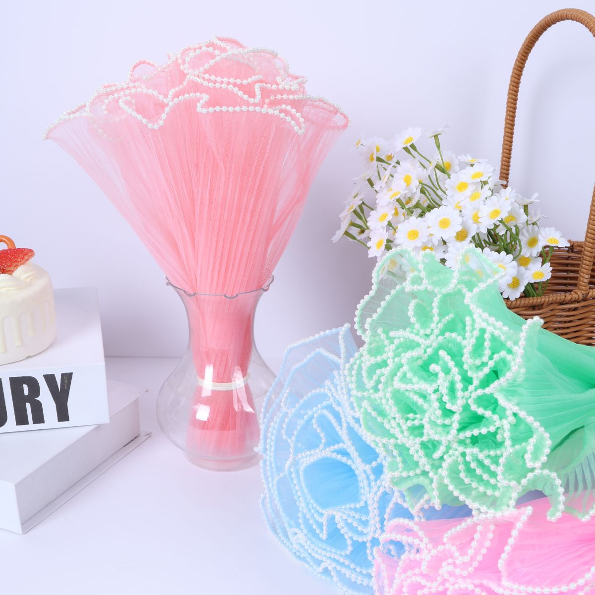 Affordable Floral Packaging Materials for Chinese Valentine's Day, Pleated Wave Yarn, Flower Shop Supplies, Complete Set of Lace