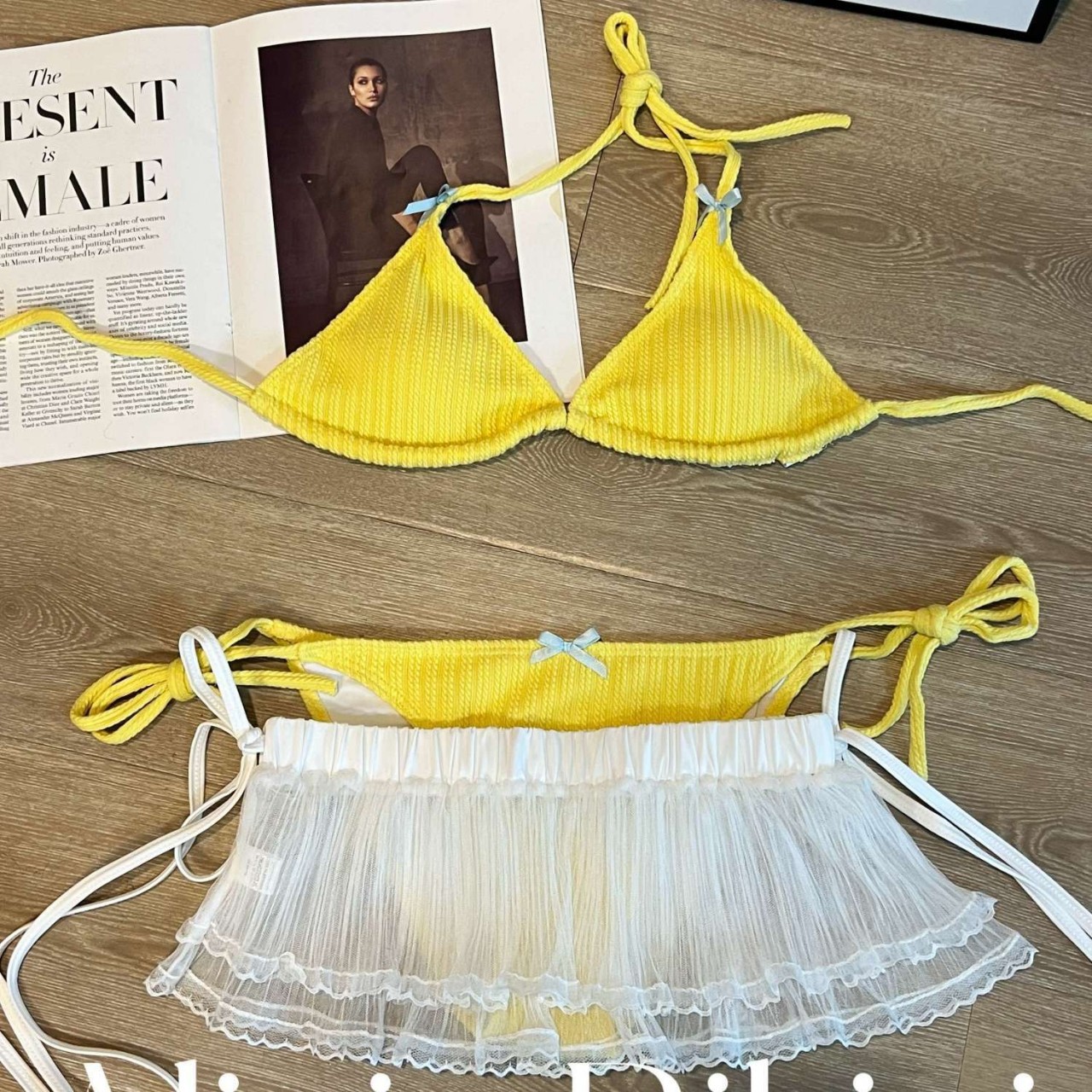 Source factory small milk fu style sexy white bikini strap lace skirt fart curtain hot spring holiday swimsuit women