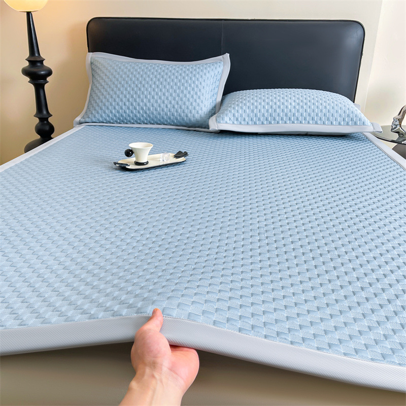 High-end PE polymer ice silk mat three-piece folding ice bean air conditioning mat washable summer summer summer