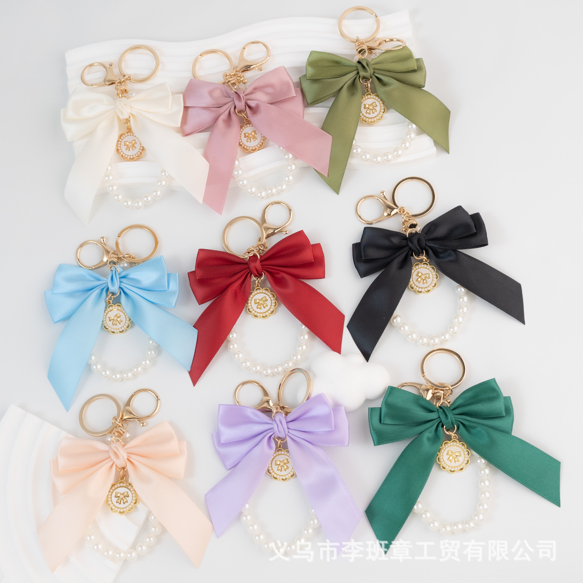Manufacturer Supplies and Sells Multi-Colored Bow Keychains, Pearlescent Plate Tags, Imitation Pearl String Ornaments, Bag Charms