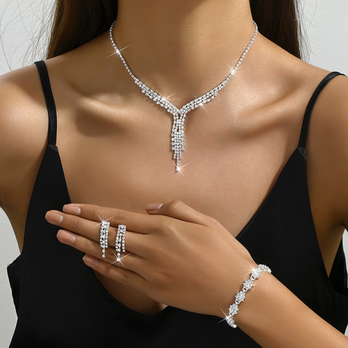 2024 New Fashion Shiny Charming Water Diamond Bride Wedding Necklace Earrings Bracelet suit Wedding Accessories