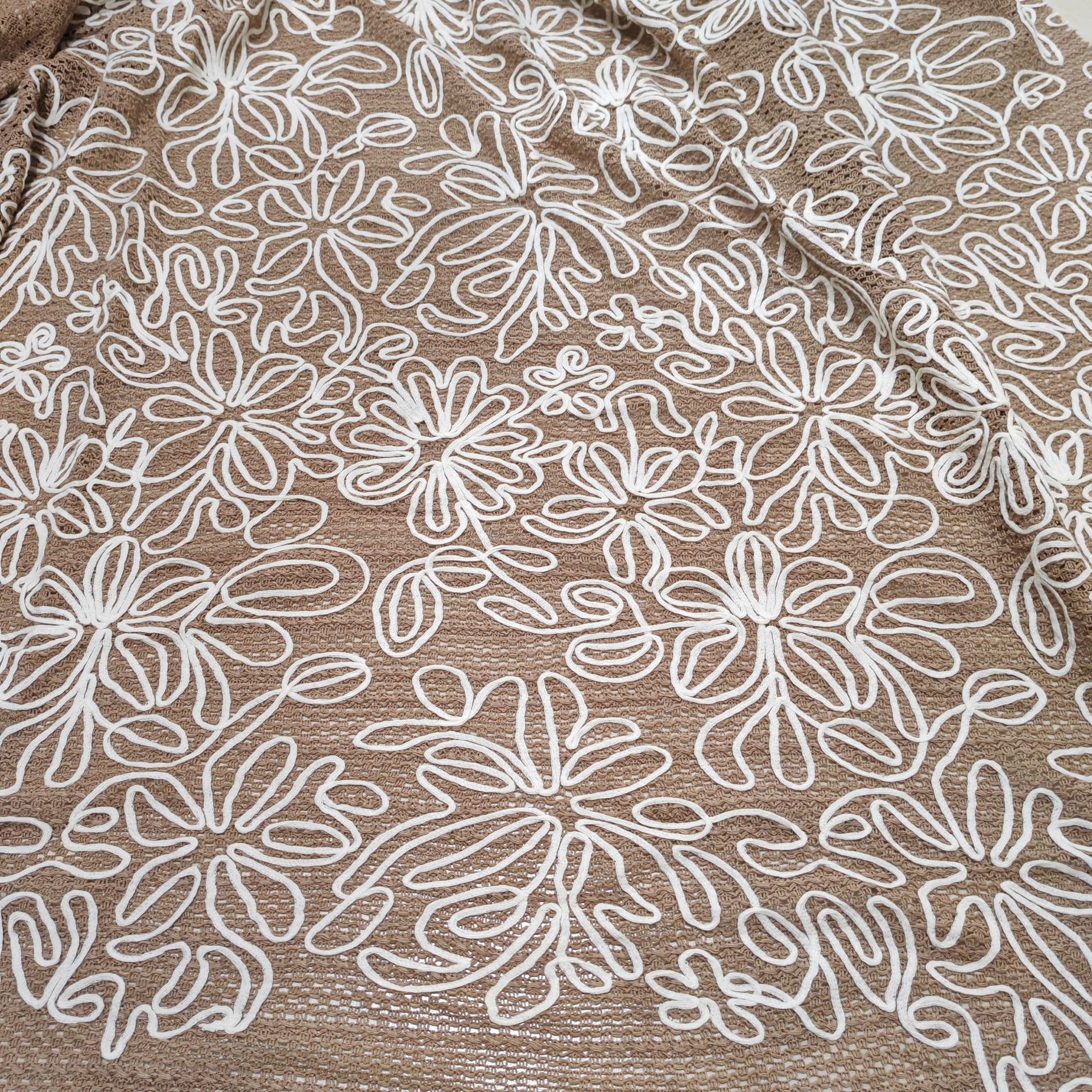 Multicolor three-dimensional ribbon flower embroidery hollow lace embroidery fabric Xiaolan chrysanthemum embroidery mesh heavy industry foreign trade fabric