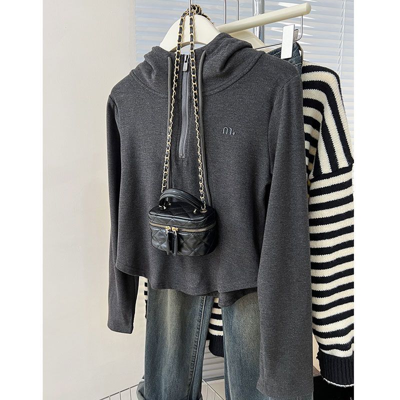 Autumn and Winter 2024 New T-Shirt Hooded Half Zipper Top Design Niche Embroidered Fleece Base Shirt Women's Inner