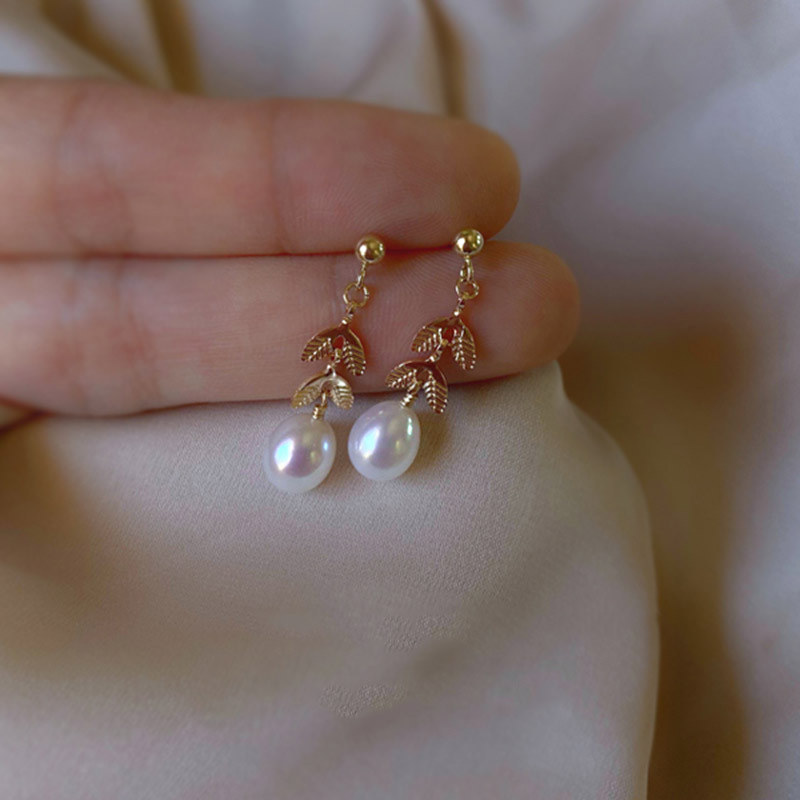 Picture of Natural Light Freshwater Pearl Laurel Leaves Leaves Earrings Vintage Niche Advanced Earrings