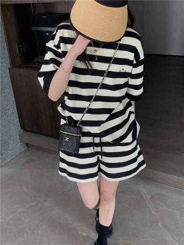 Picture of Large Size Fashionable Striped Embroidered Short-sleeved Top Two-piece Set Women's Casual Loose Slimming High Waist Wide-leg Shorts Set