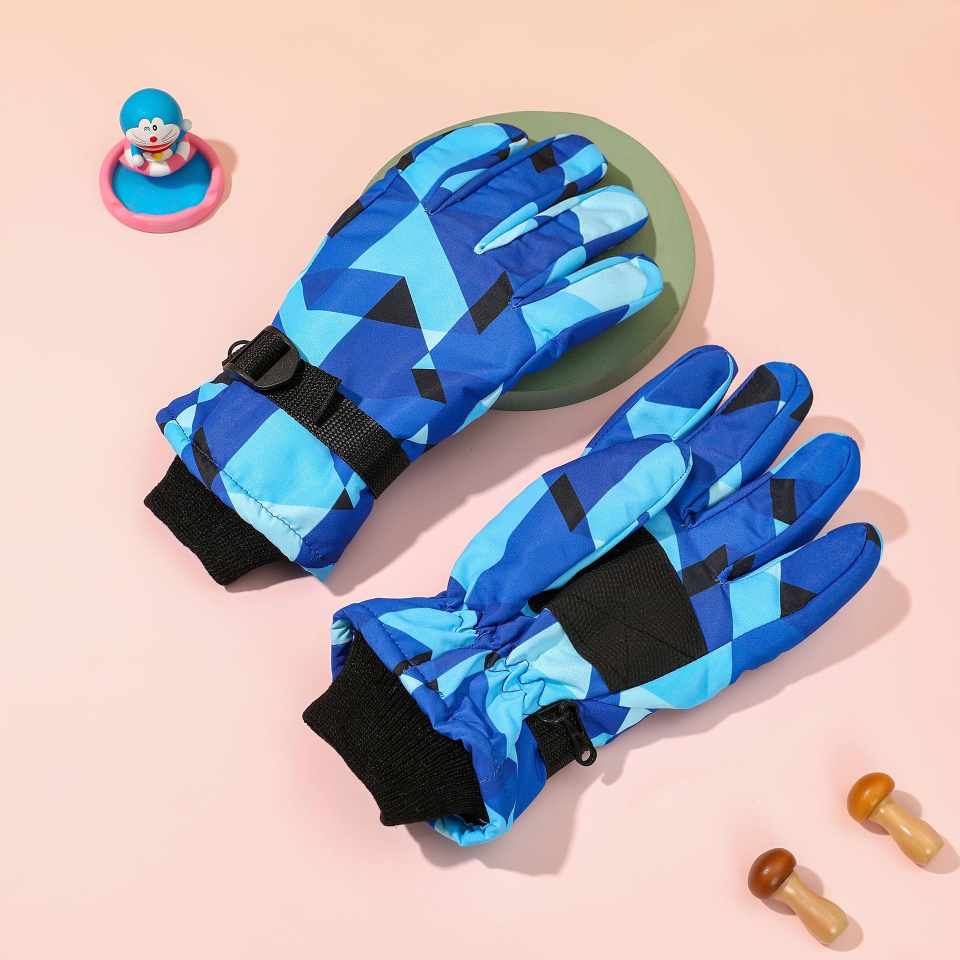 Picture of Ski gloves winter outdoor sports wholesale color children's gloves 9-15 years old warm gloves factory spot