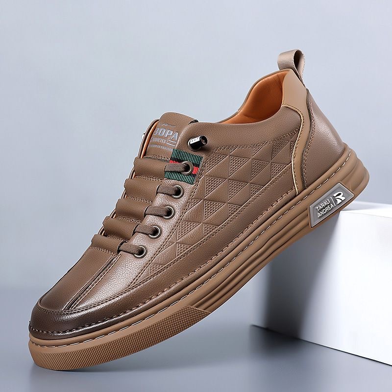 Men's white shoes spring new breathable soft sole one-foot casual low-top leather shoes men's Korean version of versatile board shoes