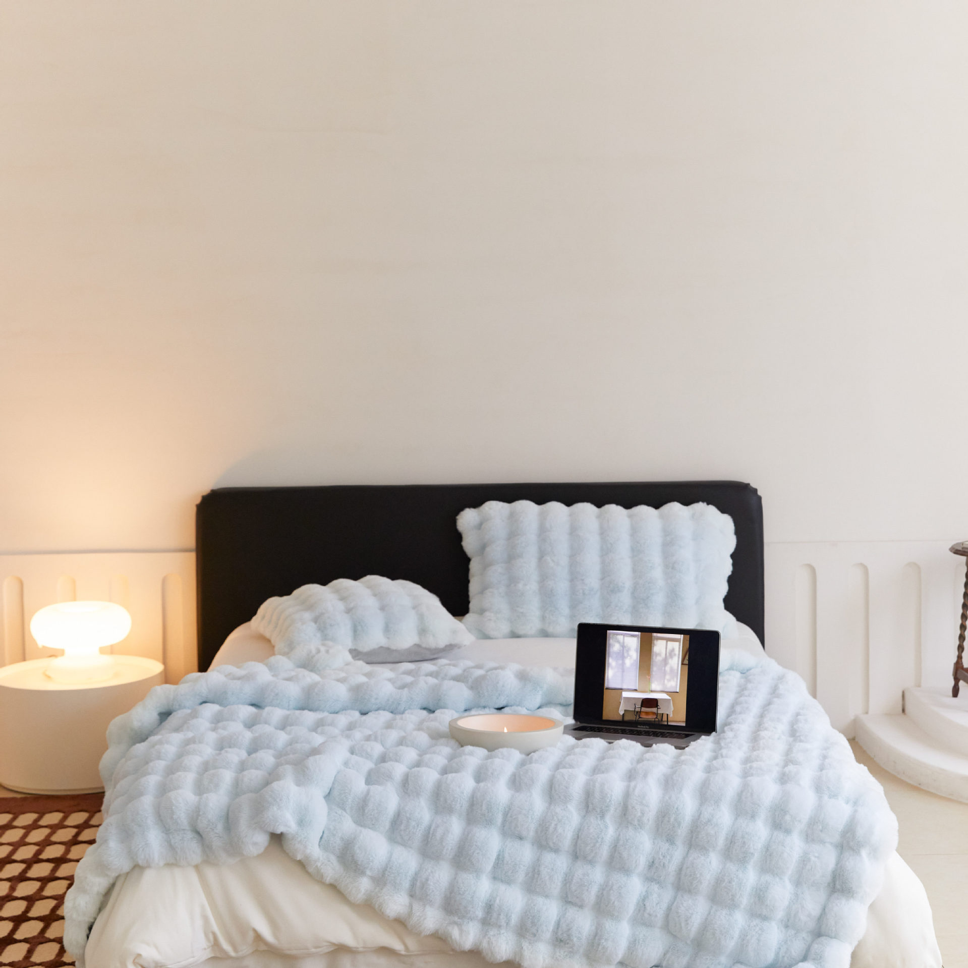 Picture of Tuscan Blanket Imitation Rabbit Blanket Bubble Velvet Blanket Double-sided Thickened Office Nap Blanket Sofa Cover Blanket