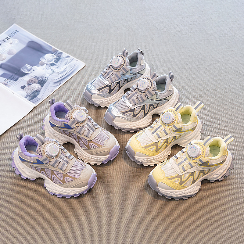 Girls' sneakers, boys' 2025 new summer children's shoes, ultra-light mesh for little girls, high attractiveness, breathable soft sole