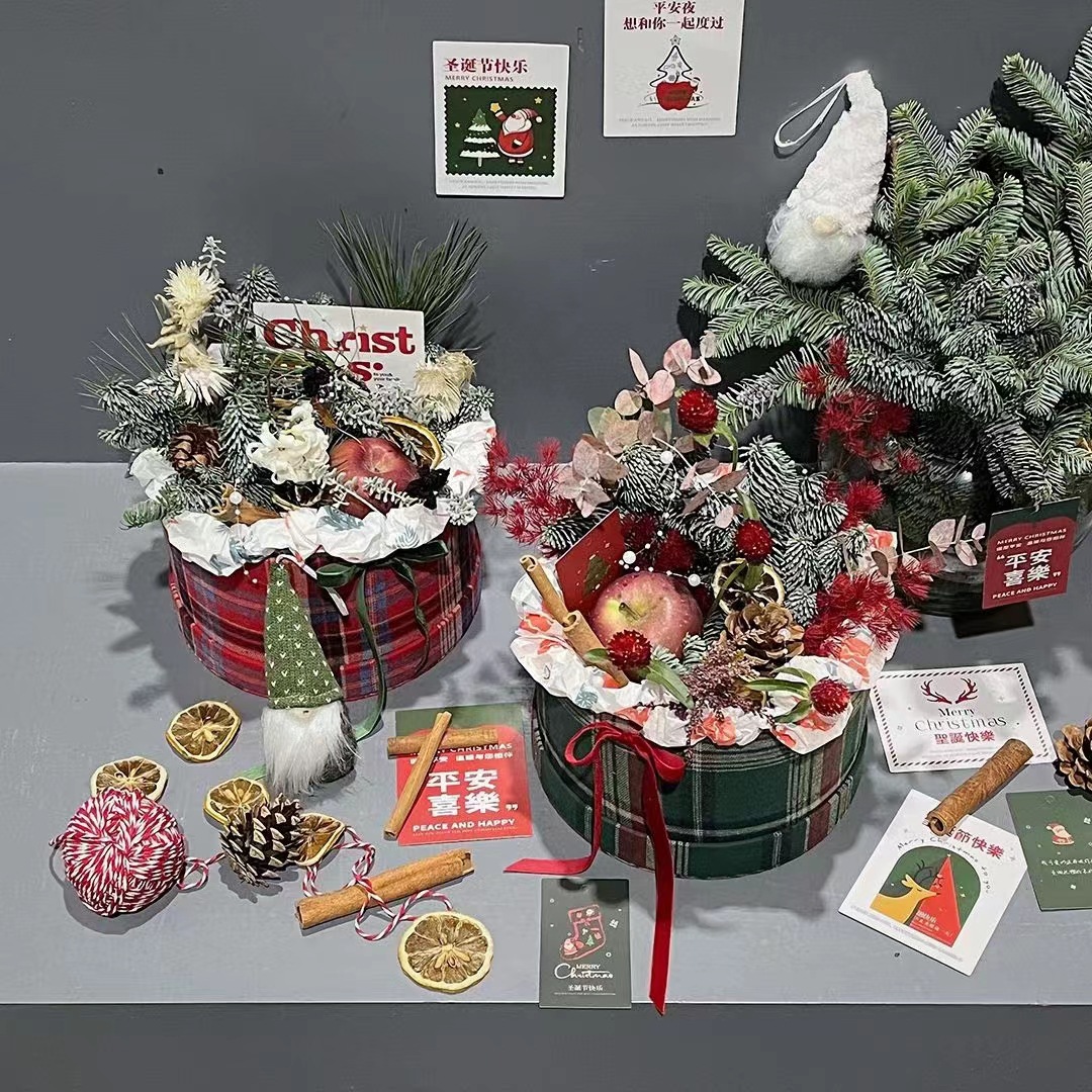 New Christmas gift box British plaid fabric flowers Christmas Eve Apple box handmade diy packaging box wholesale