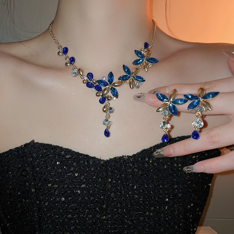 Picture of European and American light luxury high-end zircon jewelry suit necklace niche retro clavicle chain fashion Joker jewelry wholesale