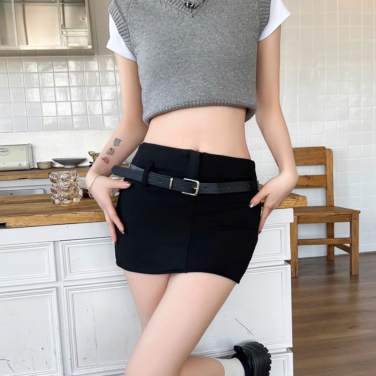 Black Hip Skirt Women's Short Skirt High Waist Slim A- line Skirt Small Size Anti-glare American Hot Girl Summer