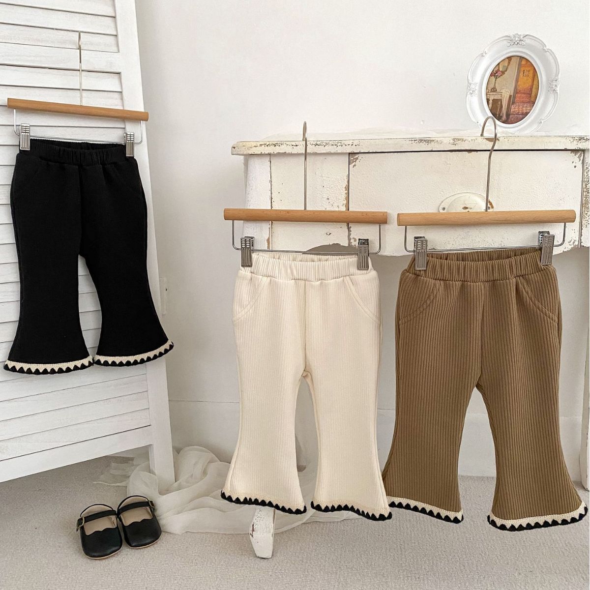 Picture of Autumn and Winter Trendy Girls' Velvet Pants for Baby Girls Pure Color Pit Lace Bell-Bottom Pants Thickeneded Warm Outer Pants
