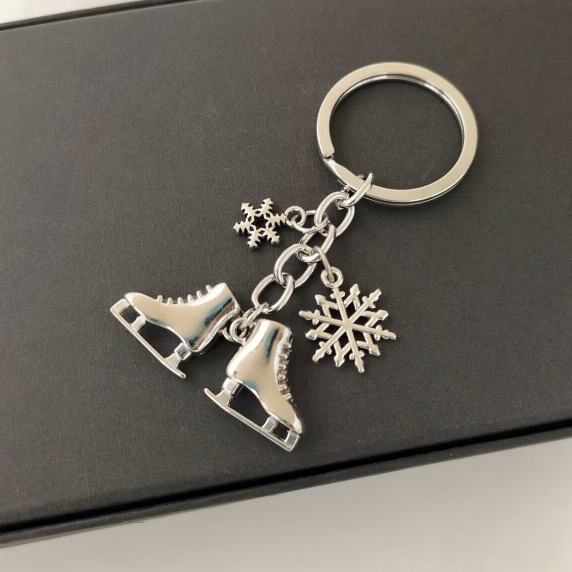 Picture of New Winter European and American Cross-Border Hot-Selling Snowflake Skates Alloy Keychain Christmas Ornaments