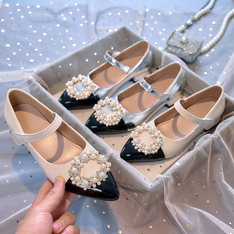 2025 New Princess Shoes French Pearl Round Buckle Velcro Girls' Flats Fashionable Flats Princess Small Leather Shoes for Women