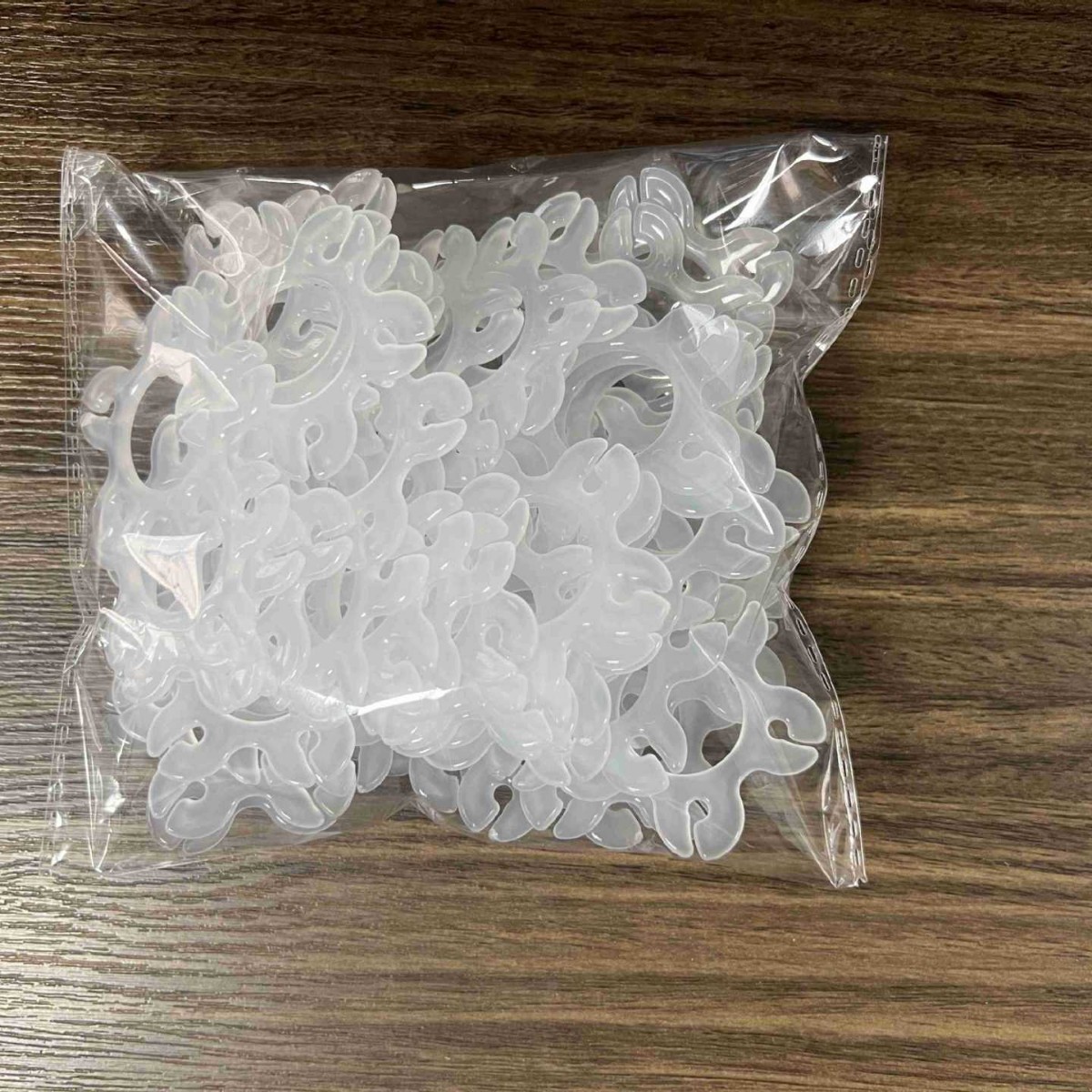 Picture of Balloon Plum Blossom Clip Flat Ring Buckle Wedding Room Layout Party Birthday Goods Decoration Modeling Buckle Card Clip Balloon Matching