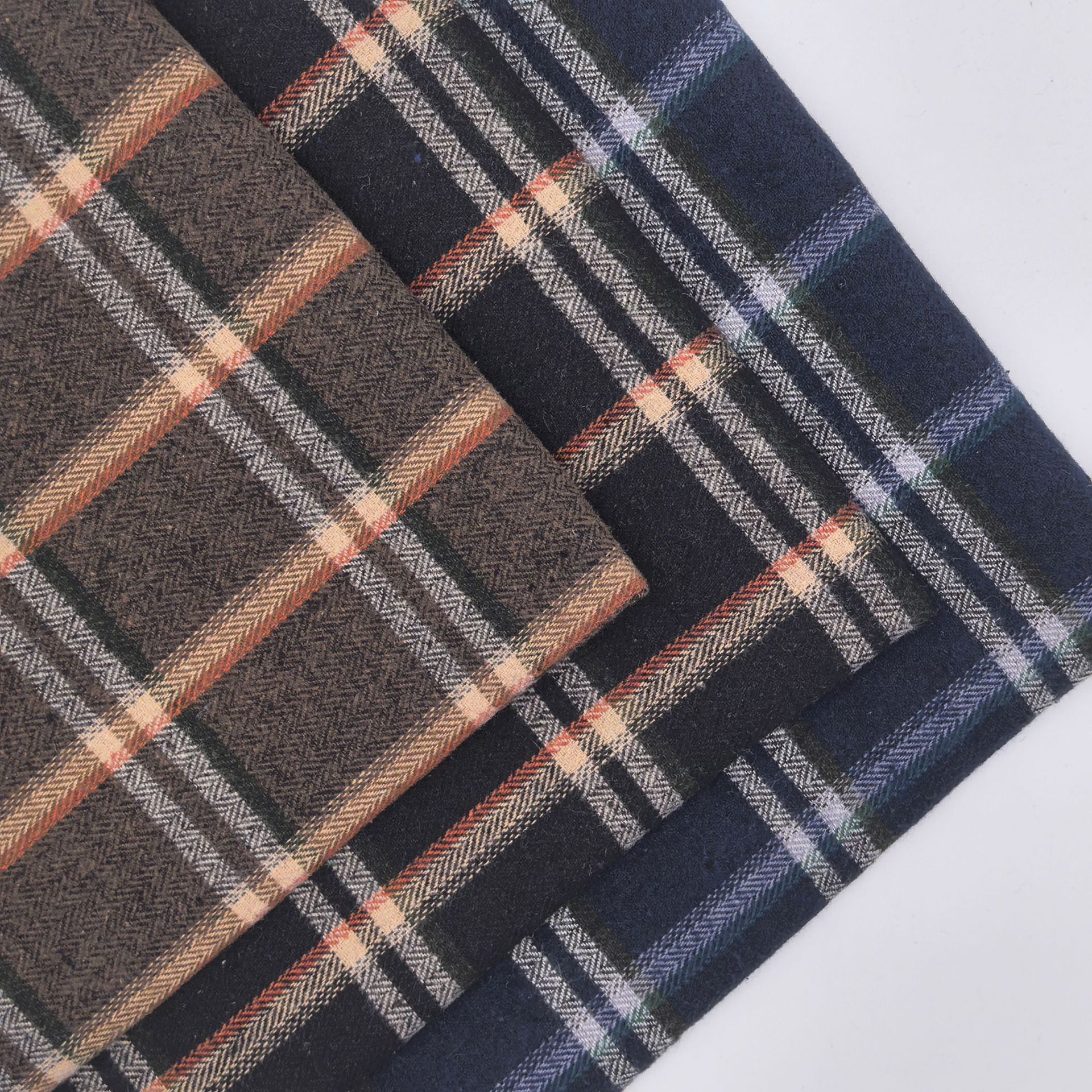 Double-sided brushed flannel yarn-dyed plaid velvet fabric for autumn and winter, thickened shirts, cotton jackets, scarves, shoes, hats, fabrics, in stock