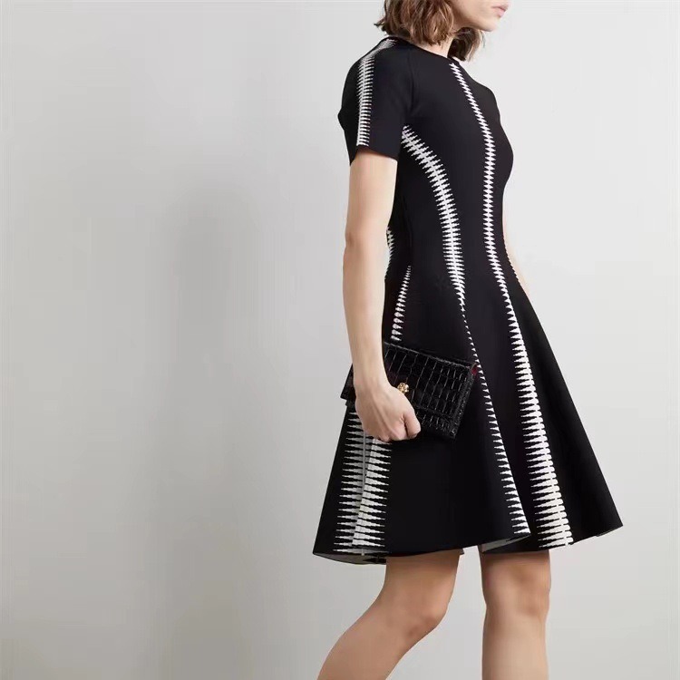 Amazon European and American Fashion Round Neck Jacquard High Elastic Short-Sleeved Knitted Slim Fit Sweater Skirt