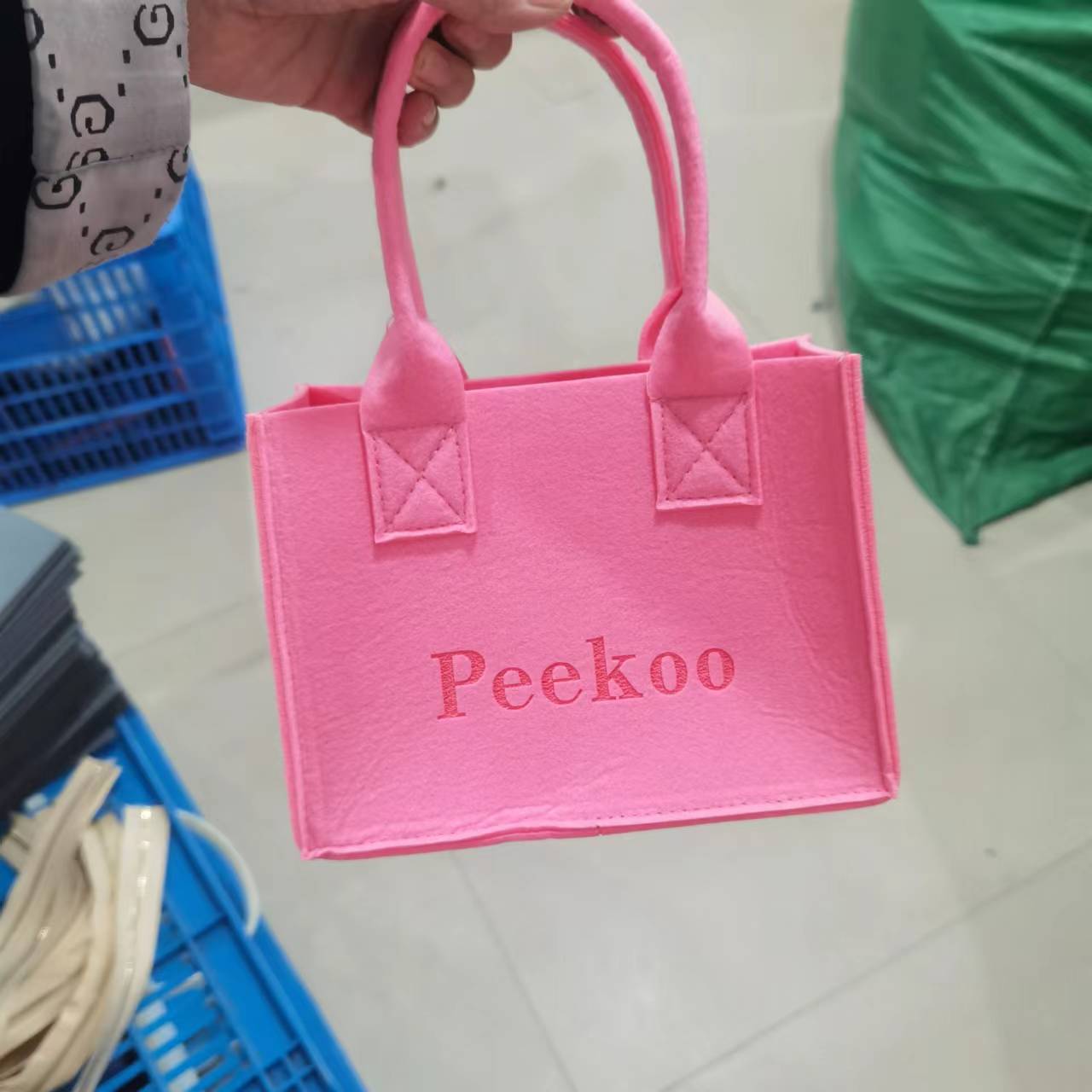 Picture of Custom Felt Bag Letter Felt Tote Bag Handbag Accompanying Gift Solid Color Simple Bag Storage Spot Wholesale