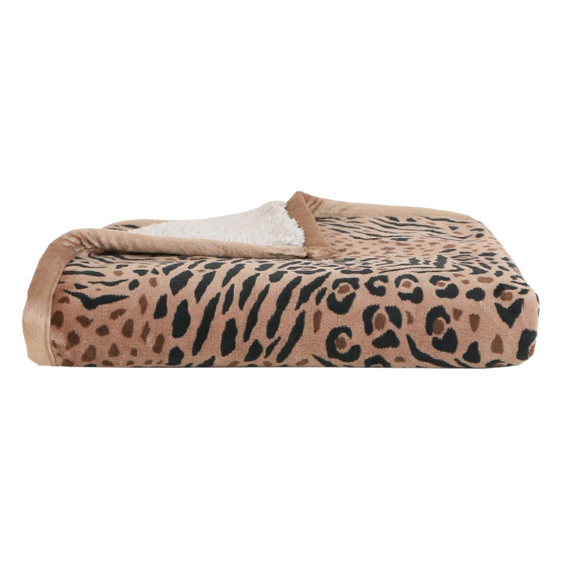 Classic All-match Leopard Print Blanket Autumn and Winter Thickened Flannel Sofa Blanket Office Nap Blanket Outdoor Camping Blanket