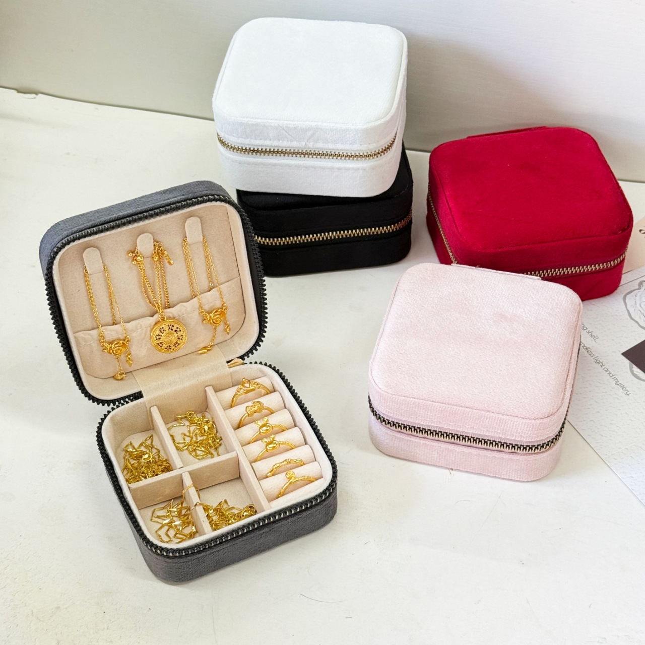 Jewelry Storage Box, Exquisite Flannel Portable Earring and Ring Jewelry Box, Compact Travel Jewelry Box