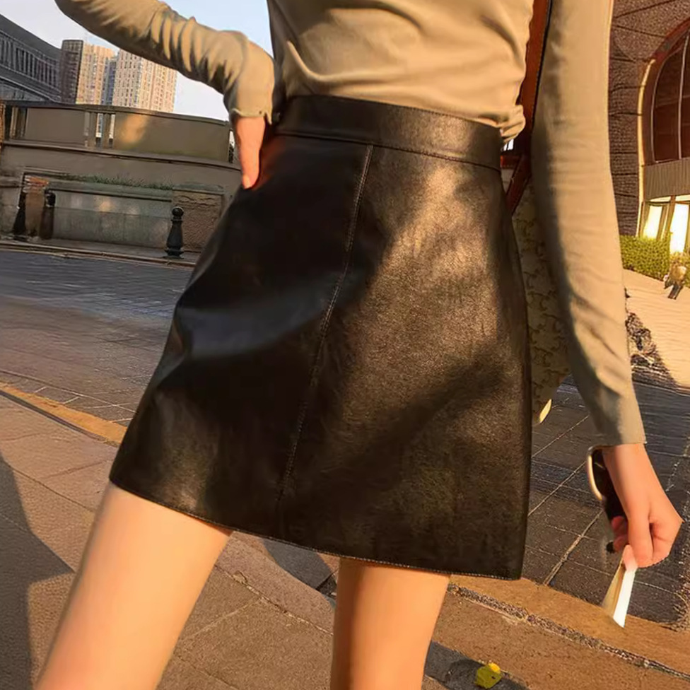 2023 new women's autumn and winter little skirt this year popular hot hot girl outfit PU leather hip short skirt tide