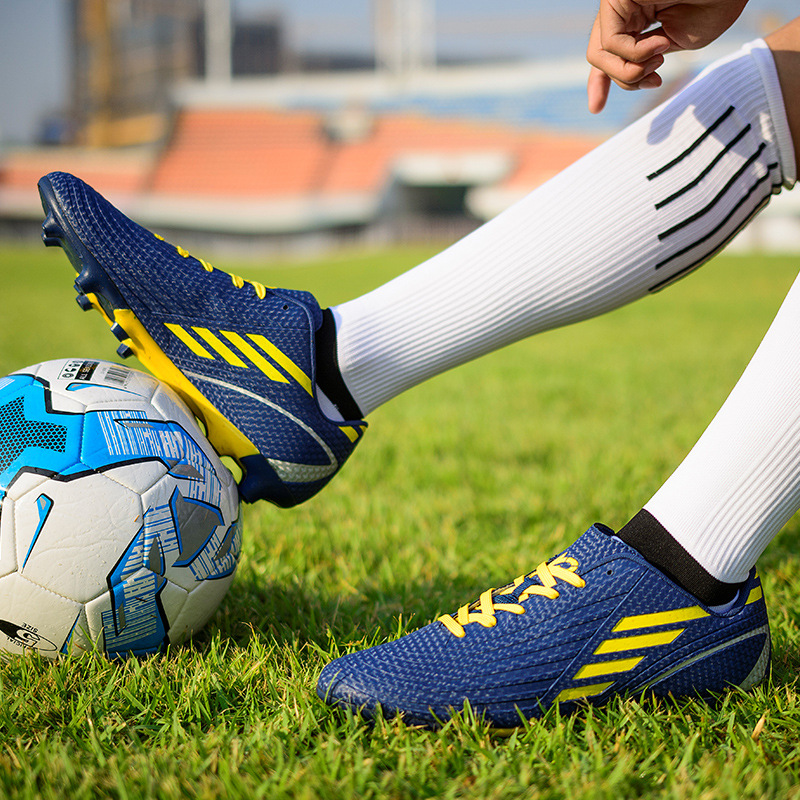 Football boots broken nails for adult boys aged 6 to 40 years old boys Primary school spikes 2022 new youth training special
