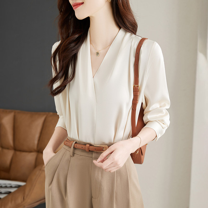 Picture of Design Sense 2025 Spring New V Neck Long-Sleeved Elegant Shirt Chiffon Salt Shirt Women's Lazy Style Top
