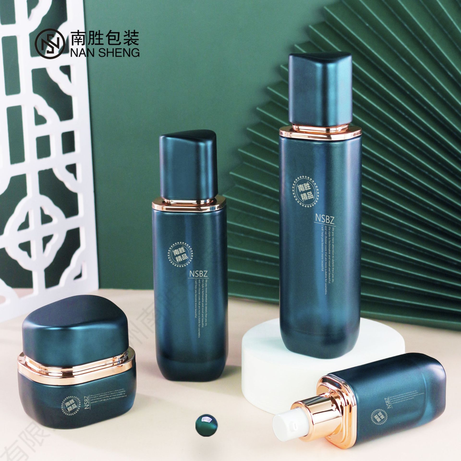 Picture of Travel sub-bottled 100ml square glass bottle water emulsion essence set sub-bottled cosmetic packaging materials