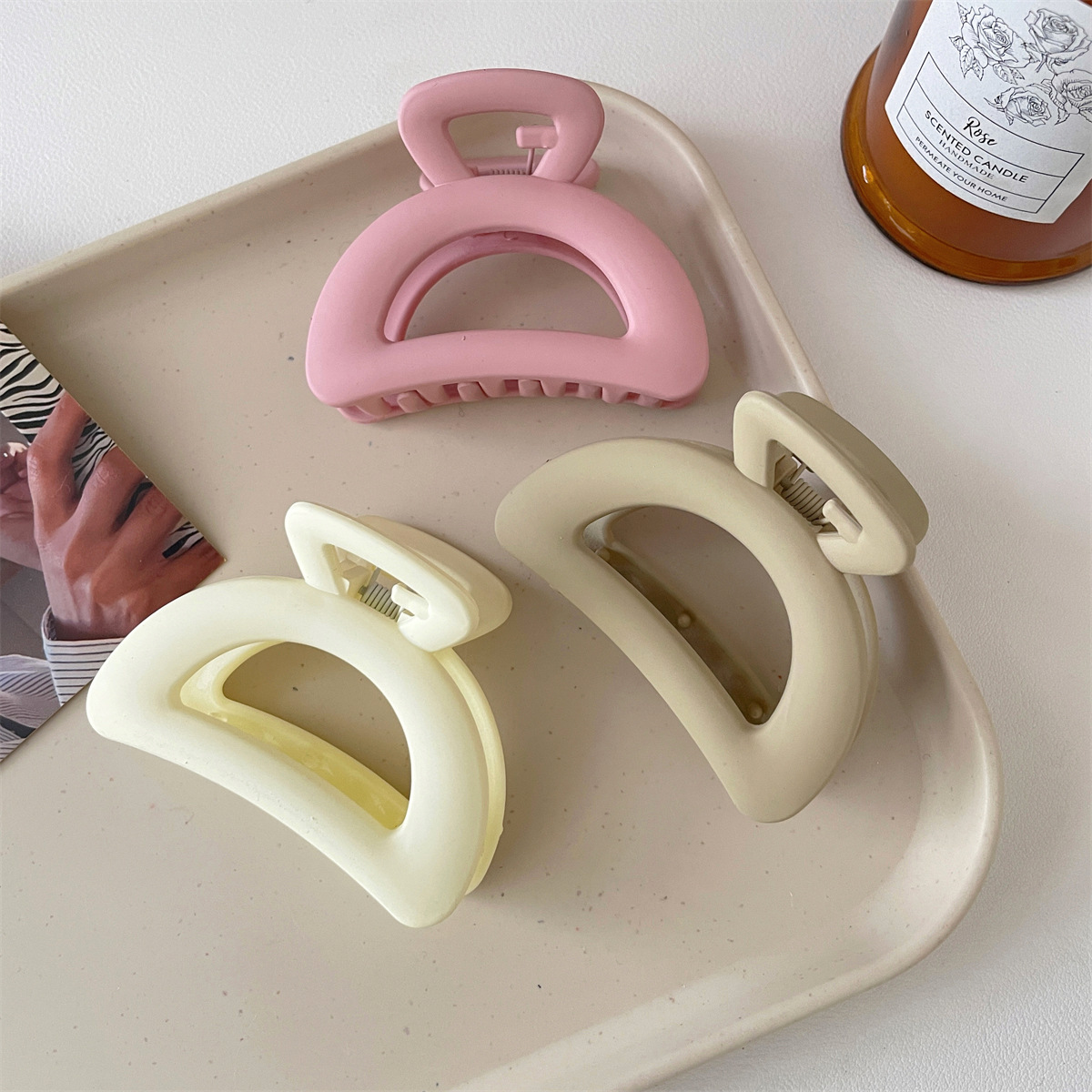 Picture of Simple Half Moon Shark Clip Classic Milk Tea Medium Grab Clip Elegant Elegant Resin Hair Grab Women's Hair Accessories