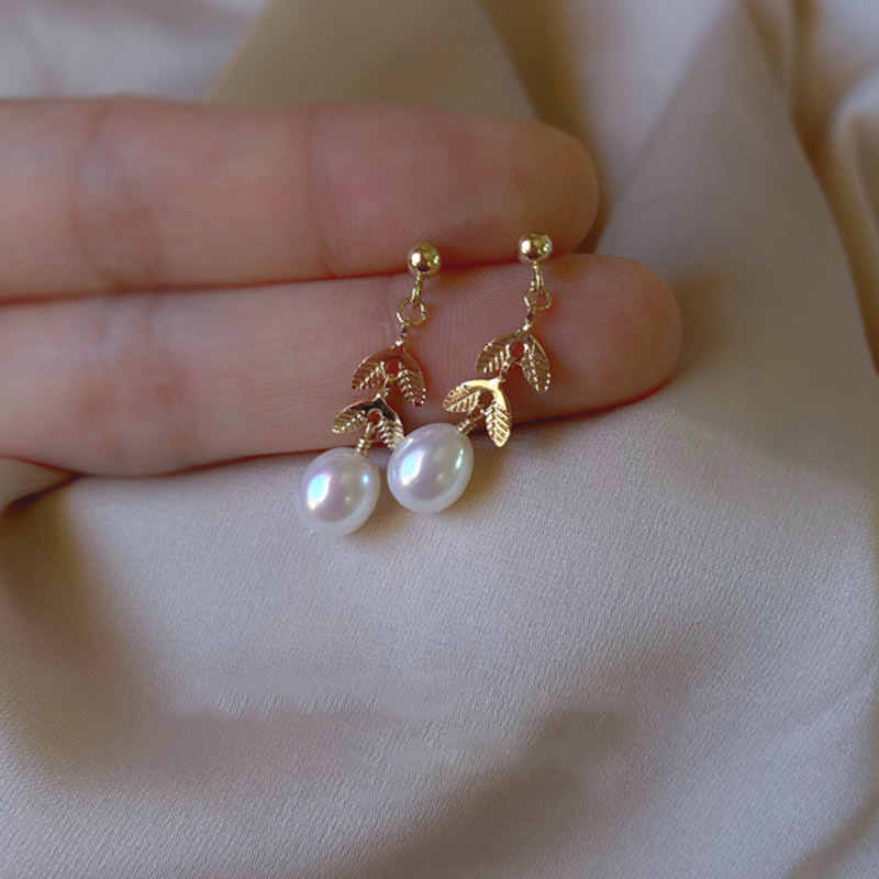 Picture of Natural Light Freshwater Pearl Laurel Leaves Leaves Earrings Vintage Niche Advanced Earrings