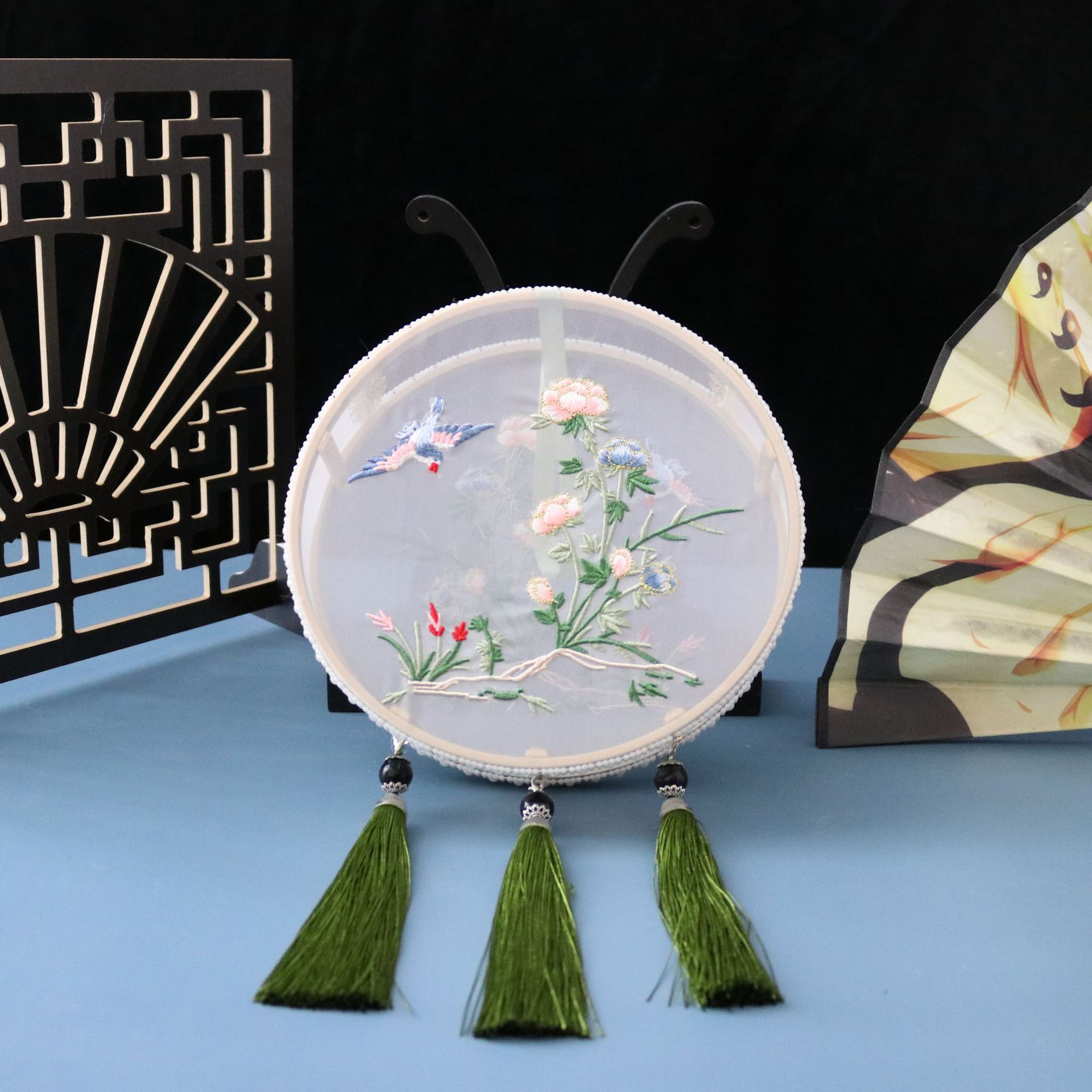 Picture of New Hanfu mid-autumn festival lantern diy handmade flowers and plants Lantern finished led Luminous lantern ancient style portable palace lantern