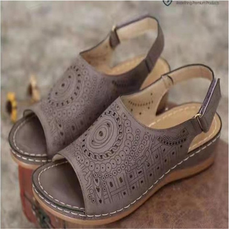2023 Summer New Foreign Trade plus size Wedge Sandals Women's European and American Hollow Flat Heel Open Toe Buckle Retro Hole Shoes