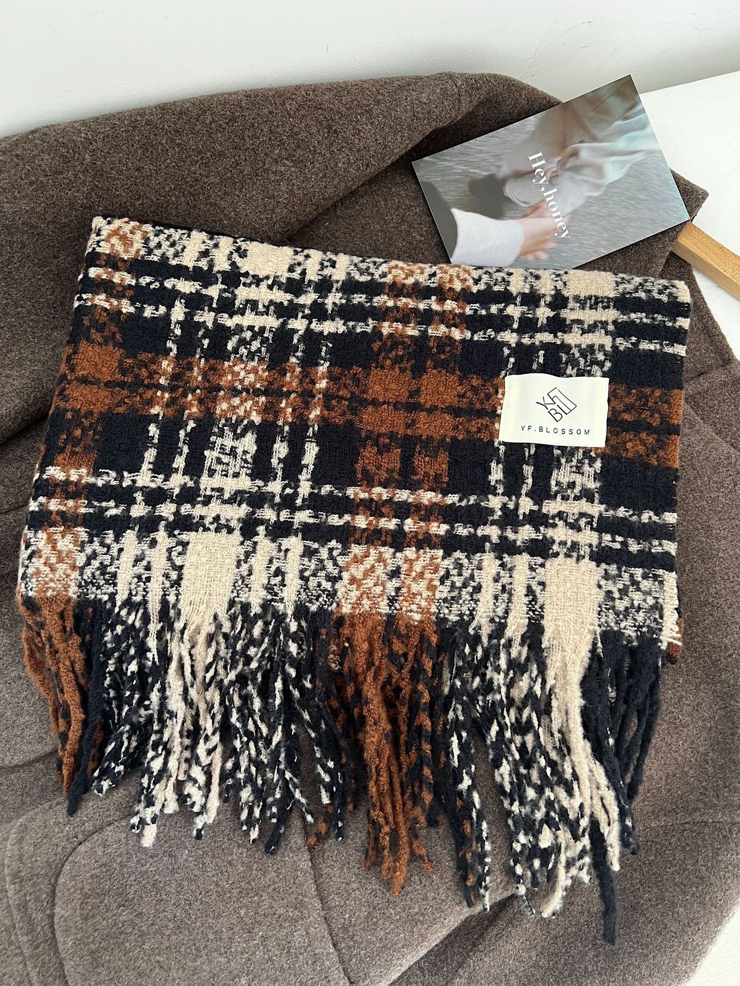 Picture of Maillard new striped scarf women's autumn and winter thickened warm neck snood student versatile solid color scarf manufacturer cross-border