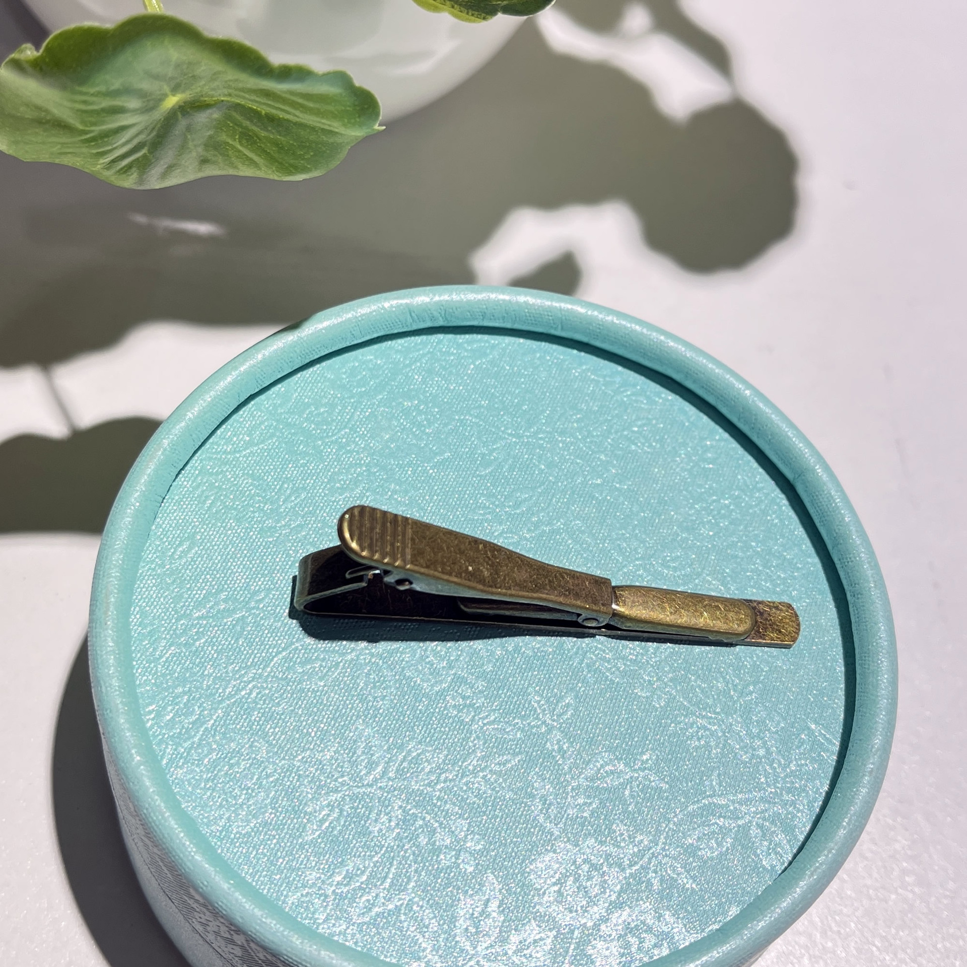 Picture of YB Yabong a lettering LOGO metal brass men's Guangzhou manufacturers a generation of spot tie clip