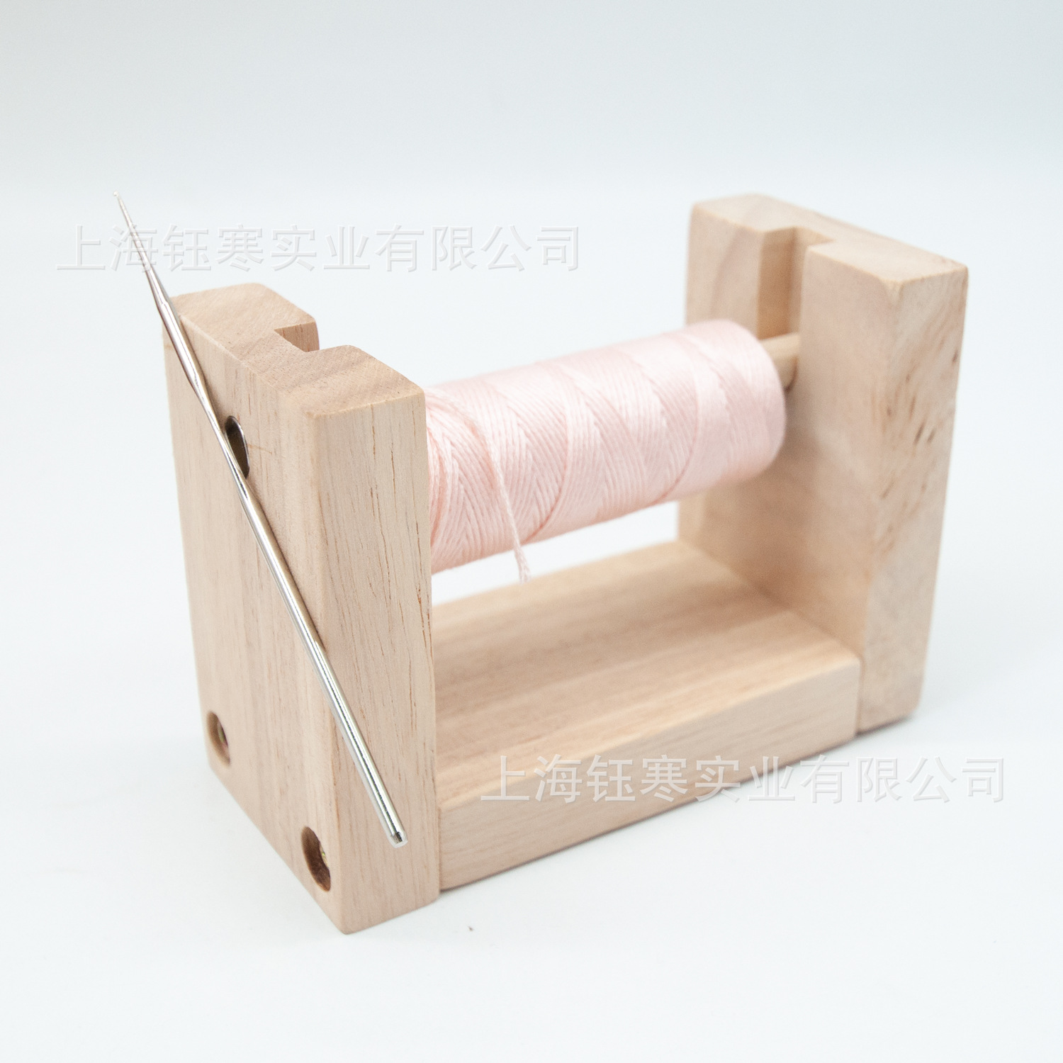Picture of Auxiliary crocheting tool for rotating horizontal wool shaft